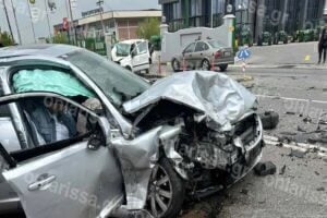 Λάρισα: Καραμπόλα τριών οχημάτων – Τραυματίστηκαν δύο γυναίκες