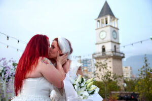 Αλβανία: Γεγονός ο πρώτος γάμος ομόφυλου ζευγαριού - Δείτε βίντεο και φωτογραφίες