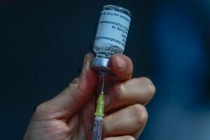 Κορονοϊός: «Βόμβα» από την AstraZeneca - Αποσύρει το εμβόλιο