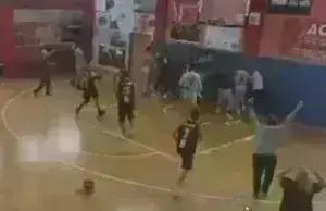 Παίκτες μπάσκετ κατέληξαν στο νοσοκομείο: Έπαιξαν ξύλο σε αγώνα [βίντεο]
