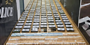 Λιμάνι Πειραιά: Τέσσερις συλλήψεις για τα 200 κιλά κοκαΐνης - Το παρελθόν των συλληφθέντων