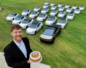 Ο δημοφιλής Youtuber, MrBeast, κλείνει τα 26 και.. κερνάει 26 Tesla!