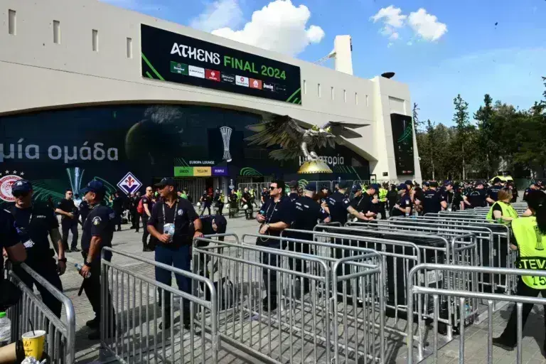 Τελικός Κόνφερενς Λιγκ: Αντίστροφη μέτρηση για το όνειρο - Αλαλούμ με τα 600 μπλε εισιτήρια – Πόσοι φίλαθλοι του Ολυμπιακού θα μπουν στην Opap Arena [βίντεο]