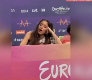 Μαρίνα Σάττι: Διχάζει η απαξιωτική αντίδρασή της στην ομιλία της Ισραηλινής τραγουδίστριας - Σάλος στο twitter! [βίντεο]