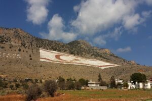 Κύπρος: 50 χρόνια από την τουρκική εισβολή στη Μεγαλόνησο – Ετοιμάζουν προκλητική φιέστα οι Τούρκοι, παρών το αεροπλανοφόρο TGG Anadolu
