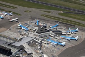 Φρίκη στο αεροδρόμιο του Άμστερνταμ: Σκοτώθηκε μπροστά στους επιβάτες - Τον «ρούφηξε» κινητήρας αεροσκάφους της KLM