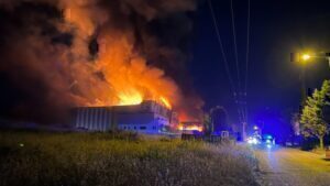 Λαμία: Υπό εξέταση το υλικό που κατέγραψαν οι κάμερες για τη φωτιά στο εργοστάσιο