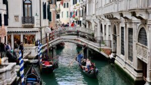 Βενετία: Τέλος τα μεγάλα γκρουπ τουριστών και τα... μεγάφωνα