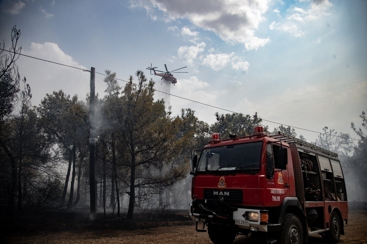 Πύρινος εφιάλτης στη χώρα: Μεγάλη φωτιά στην Εύβοια, εκκενώνεται οικισμός - Μέτωπα σε Χαλκιδική, Βόνιτσα και Ναυπακτία