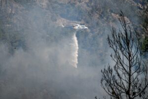 Σε πύρινο κλοιό η χώρα: Φωτιά στο Κοντοδεσπότι Ευβοίας, καλύτερη εικόνα σε Άνδρο και Ασπρόπυργο - Πού ήχησε το 112