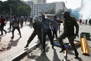 Χάος στην Κένυα: Χωρίς τέλος οι σφοδρές συγκρούσεις - Αναφορές για δεκάδες νεκρούς, τραυματίστηκε η ετεροθαλής αδελφή του Ομπάμα