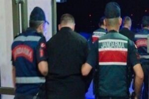Τουρκία: Γιος ακροδεξιού πολιτικού κατηγορείται για διακίνηση μεταναστών – Με ελληνική σημαία το ταχύπλοο, συνελήφθησαν 4 Τούρκοι και 2 Έλληνες [βίντεο]