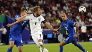 Με νέα κακοποίηση ποδοσφαίρου προκρίθηκε η Αγγλία - Στους «16» και οι Σλοβάκοι