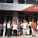 Ποιοι πήγαν στα πεντάλεπτα του Κασσελάκη με τους πολίτες και ο «μαύρος καπνός» για την «Αυγή»