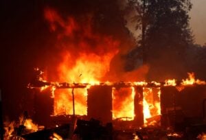 ΗΠΑ: Φωτιά στην Καλιφόρνια - Χιλιάδες άνθρωποι εγκαταλείπουν τα σπίτια τους - 42χρονος παιδοβιαστής ύποπτος για εμπρησμό