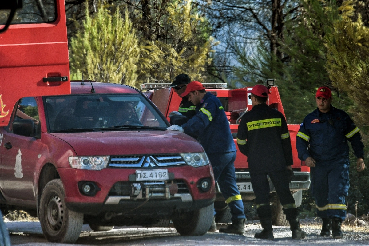 Φωτιά στο Σοφικό Κορινθίας: Τιτάνια «μάχη» να μαζευτούν τα δύο μέτωπα – Επιχειρούν 22 εναέρια μέσα, τραυματίστηκαν 3 πυροσβέστες – Ποιοι δρόμοι έχουν κλείσει