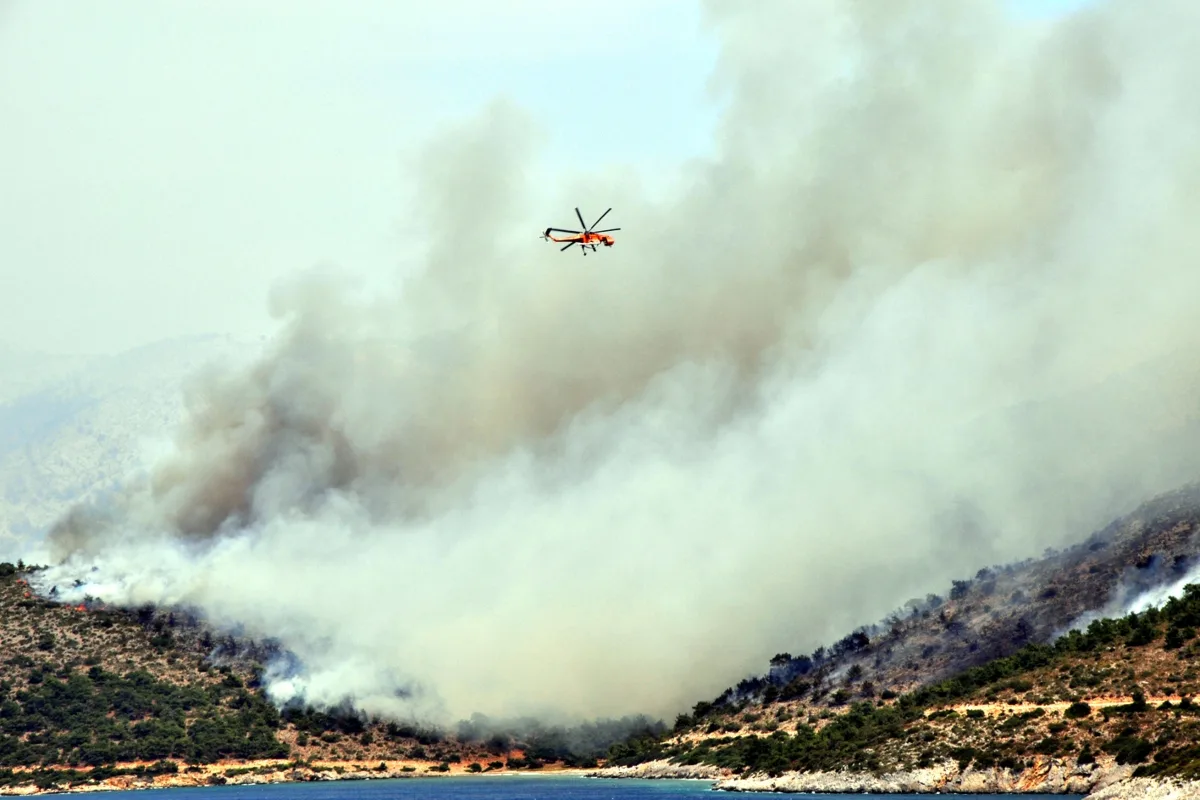 Πύρινη κόλαση σε Χίο και Κω, νέα φωτιά στην Κρήτη - Χωρίς ενεργό μέτωπο Ζάκυνθος και Ηράκλειο [βίντεο]