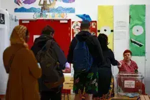 Εκλογές στη Γαλλία: Άνοιξαν οι κάλπες - Κάποιος να σταματήσει τη Λεπέν