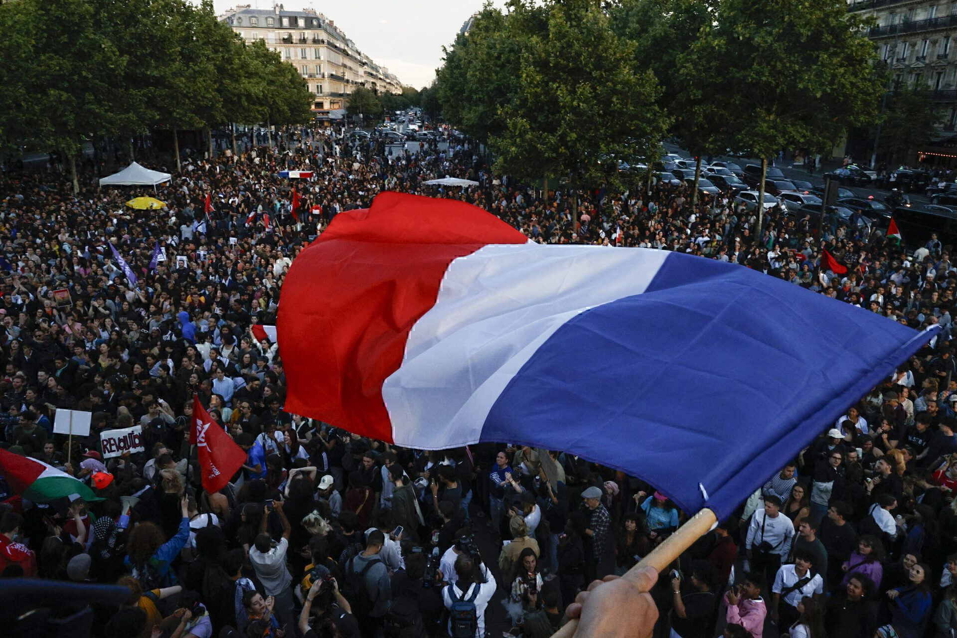 Most French people believe that the current democratic system is not working