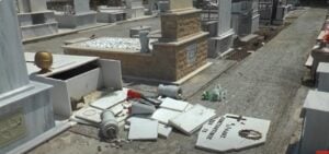Σέρρες: Ο ανεμοστρόβιλος διέλυσε τα νεκροταφεία- Θρύψαλα οι πλάκες