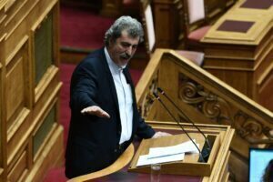 Νέες απρέπειες Πολάκη στη Βουλή που επιτέθηκε σε συνεργάτιδα του Γεωργιάδη - Αντίδραση με λυγμούς από τη Λινού