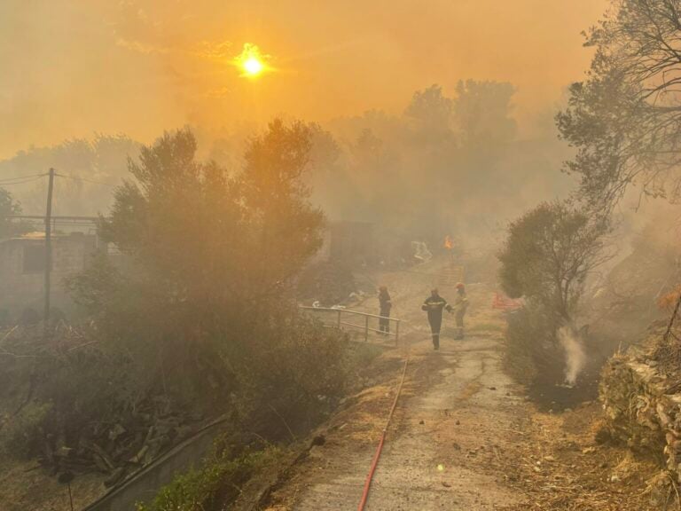 Φωτιά στο Ρέθυμνο: Μπαράζ μηνυμάτων του 112 - Στην μάχη 10 εναέρια