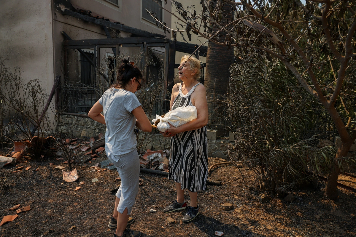 Φωτιά στην Αττική: Καμένη γη και στάχτες