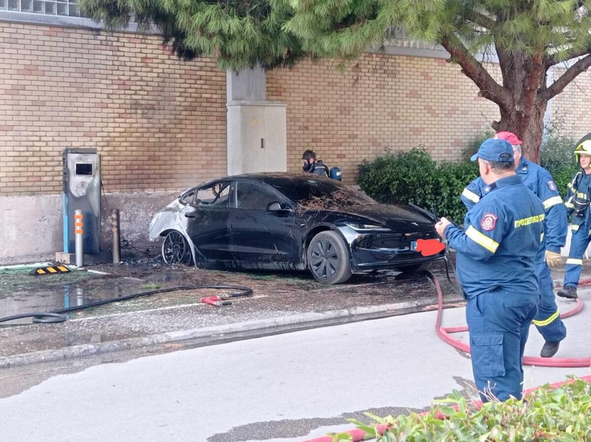 Χαλάνδρι: Τι συνέβη με το Tesla που πήρε φωτιά - Τι ανέφερε ο ιδιοκτήτης του