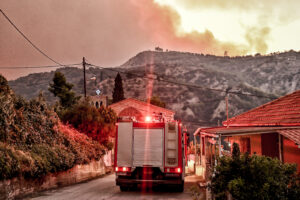 Φωτιά τώρα σε δάσος στην Κάρυστο - Συναγερμός στην Πυροσβεστική