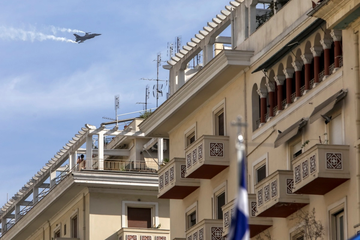 Πτήσεις μαχητικών αεροσκαφών πάνω από τη Θεσσαλονίκη