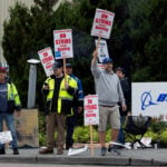 Boeing: Συνεχίζεται η απεργία – Οι εργαζόμενοι απέρριψαν την πρόταση της εταιρείας