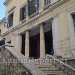 Καμένα Βούρλα: Προφυλακίστηκε η 50χρονη για τη δολοφονία της 84χρονης – Πως αντέδρασε όταν άκουσε την απόφαση