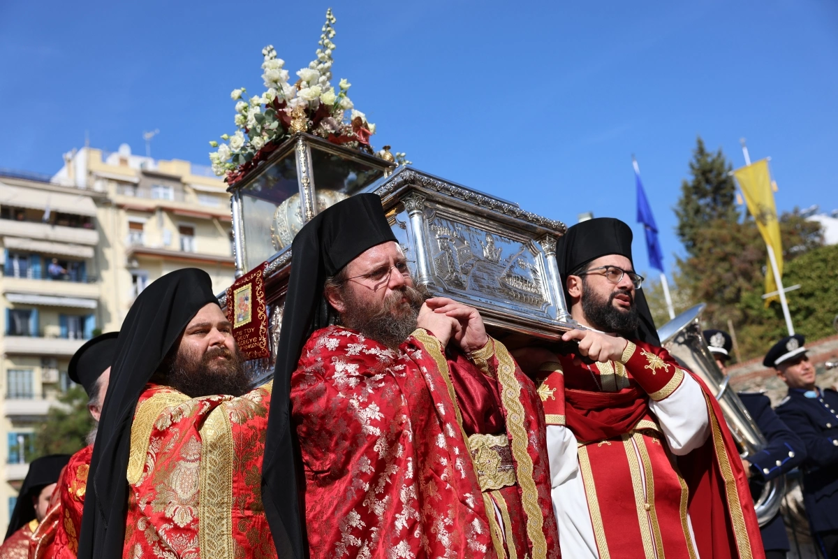 Θεσσαλονίκη: Με λαμπρότητα και κατάνυξη η λιτανεία για τον Πολιούχο Άγιο Δημήτριο