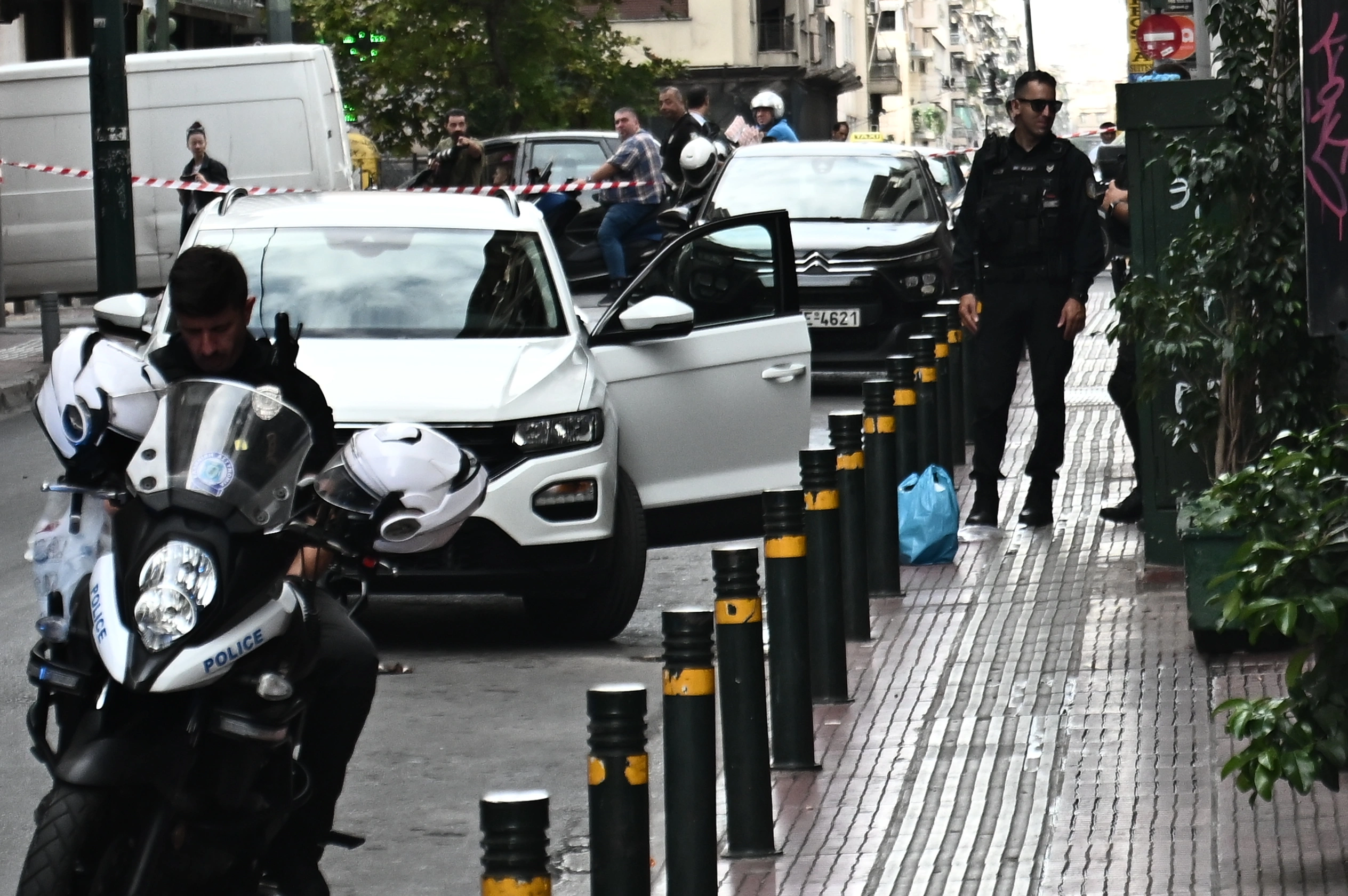 Σωκράτους: Αυτό είναι το όχημα που βρέθηκαν όπλο και εκρηκτικά - Τι κρύβεται πίσω από την περίεργη υπόθεση