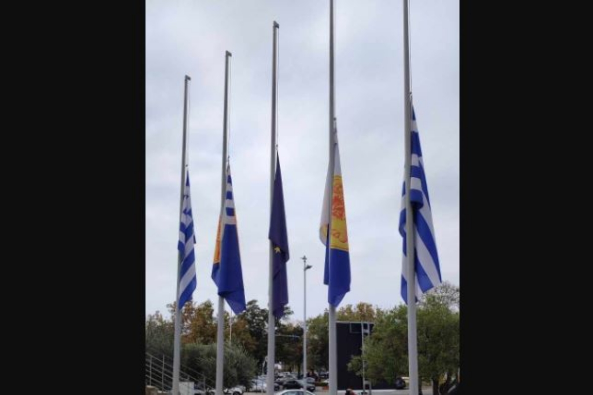 Flags are at half-mast at the Thessaloniki City Hall