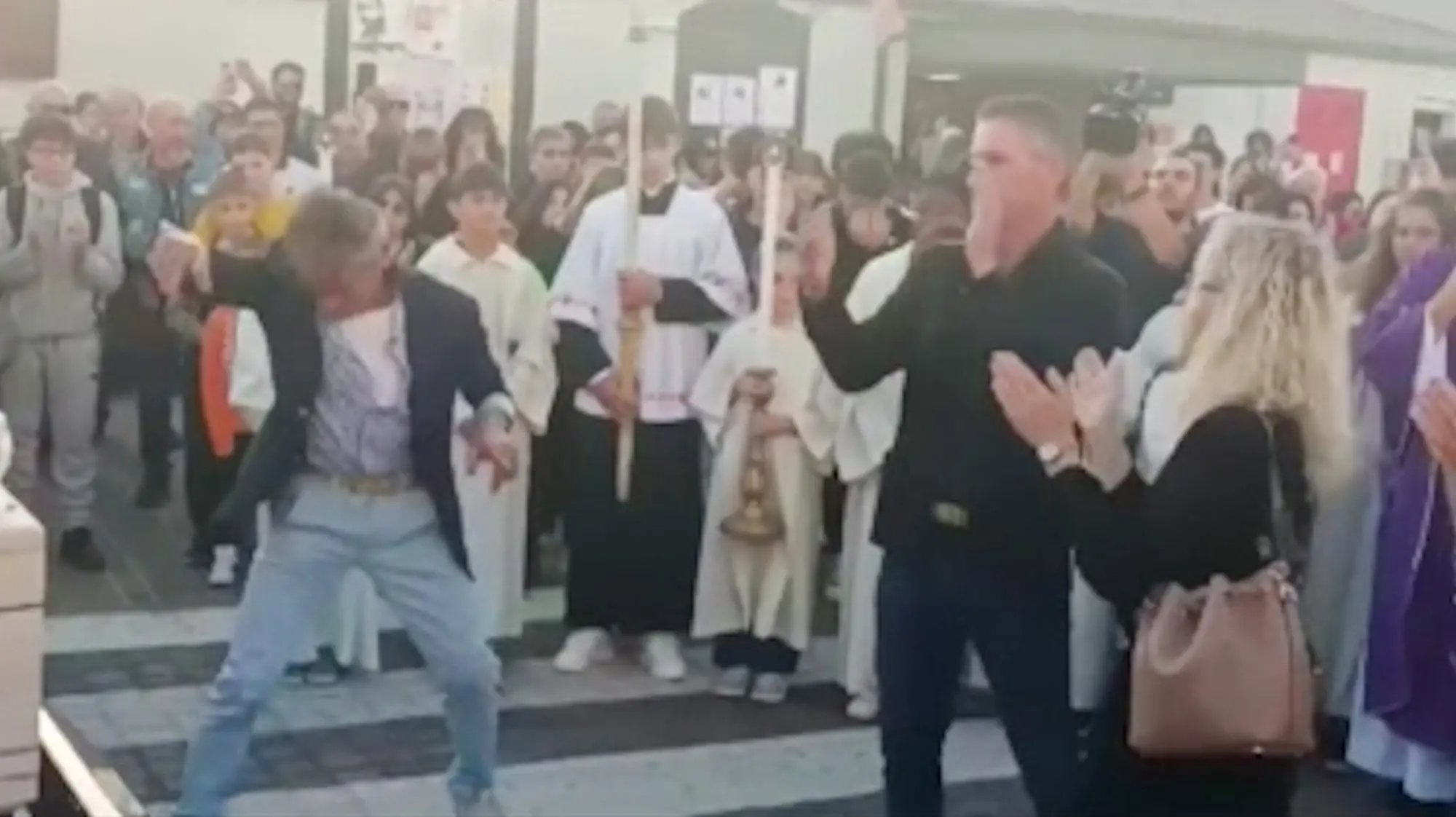 Italy: Grandfather dances at his 15-year-old grandson’s funeral – “I felt him next to me – This dance saved me” (video)