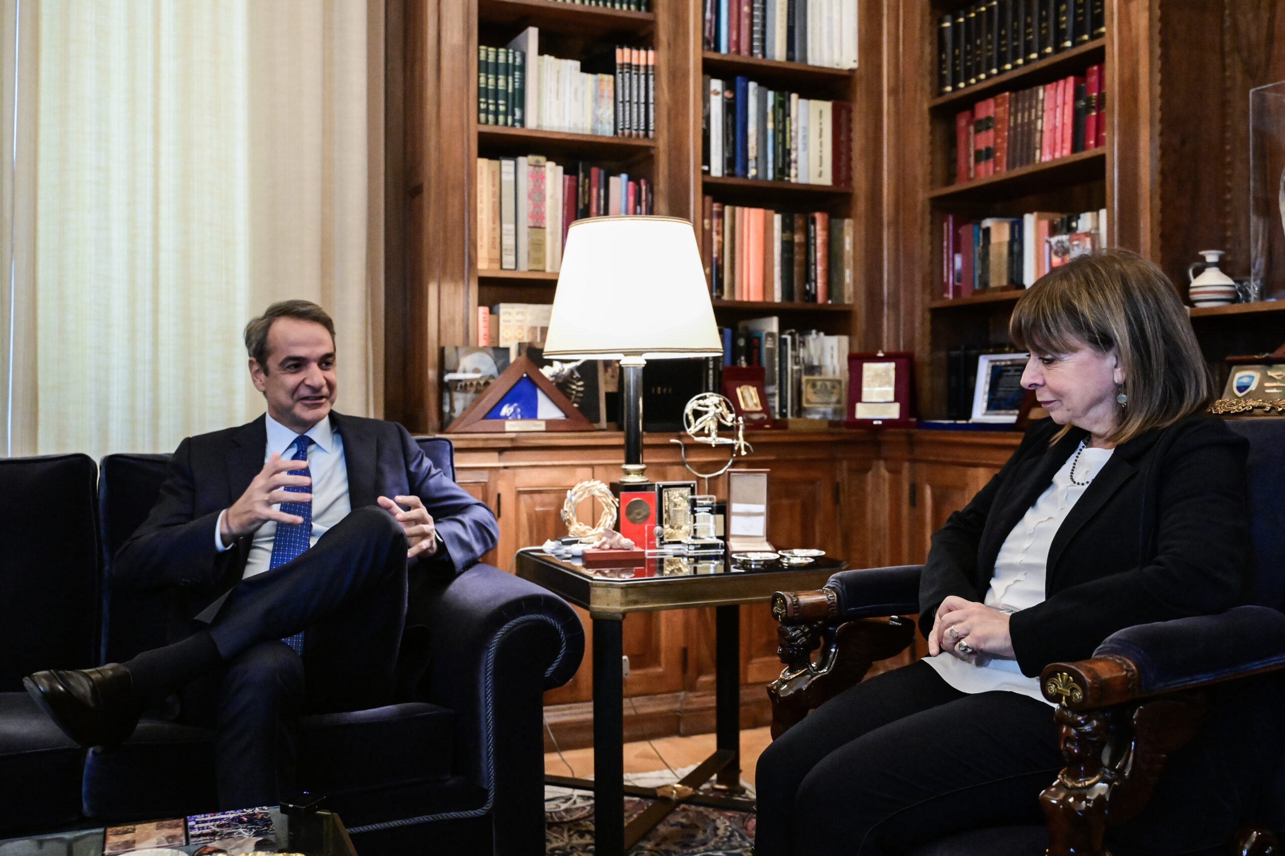 Mitsotakis to Sakellaropoulou: Greek-American relations are strategic, they will not be affected by the outcome of the elections – Our attention turns to the middle class