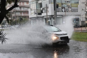 Κακοκαιρία στην Αττική: Σαράντα κλήσεις στην πυροσβεστική