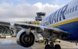 Ryanair: Ζητά όριο στην παροχή αλκοολούχων ποτών στο αεροδρόμιο - Βαρέθηκε με τους... μεθυσμένους επιβάτες