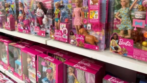 Δυσάρεστα νέα για τους γονείς: Ακριβαίνει η Barbie - Αιτία οι δασμοί του Τραμπ