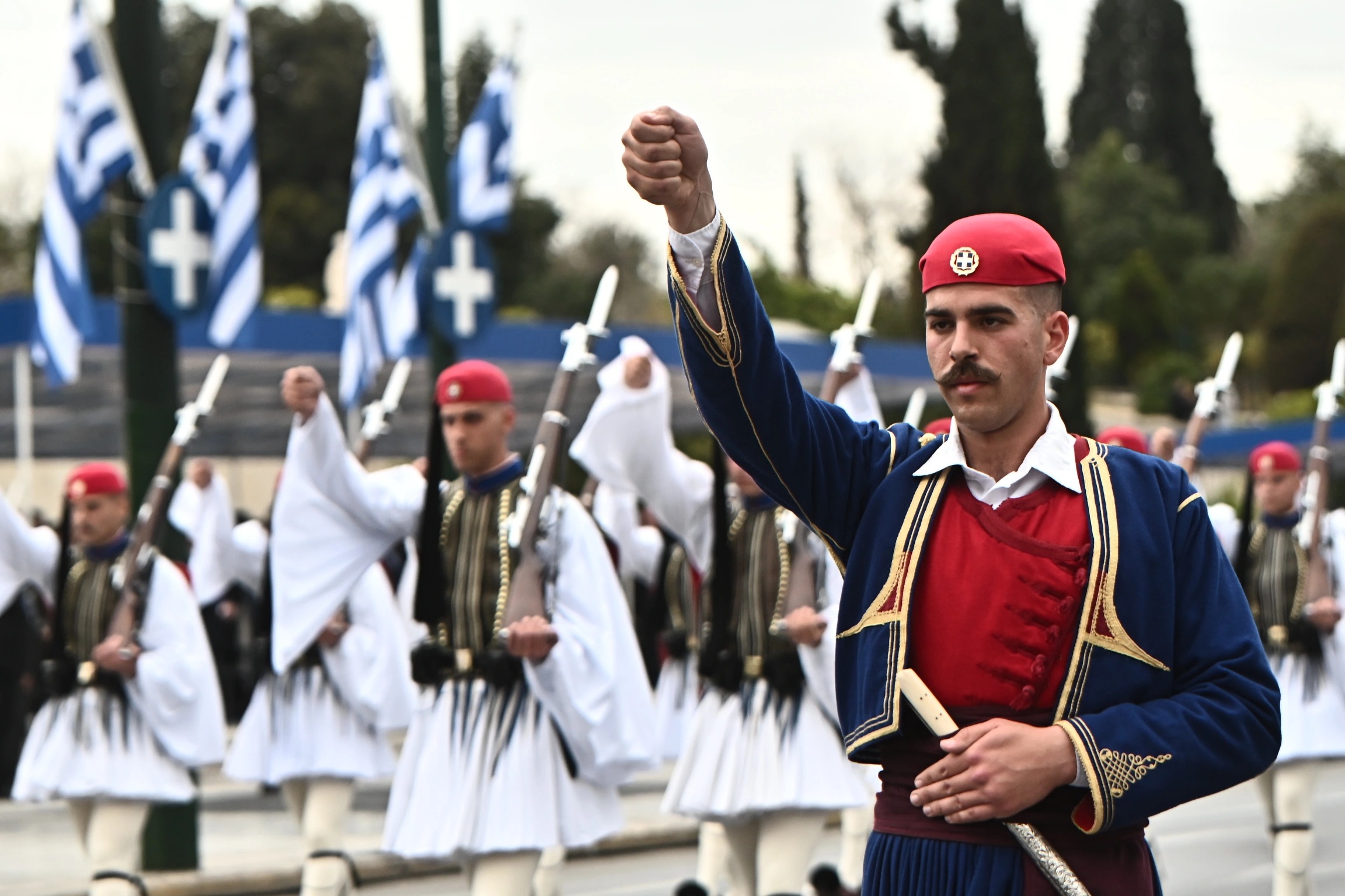 25η Μαρτίου: Δέος στο πέρασμα της Προεδρικής Φρουράς