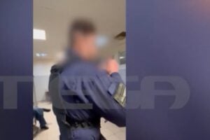 Παρίστανε τον αστυνομικό επί μήνες στο κέντρο της Αθήνας - Φορούσε στολή με πλήρη εξοπλισμό [βίντεο]