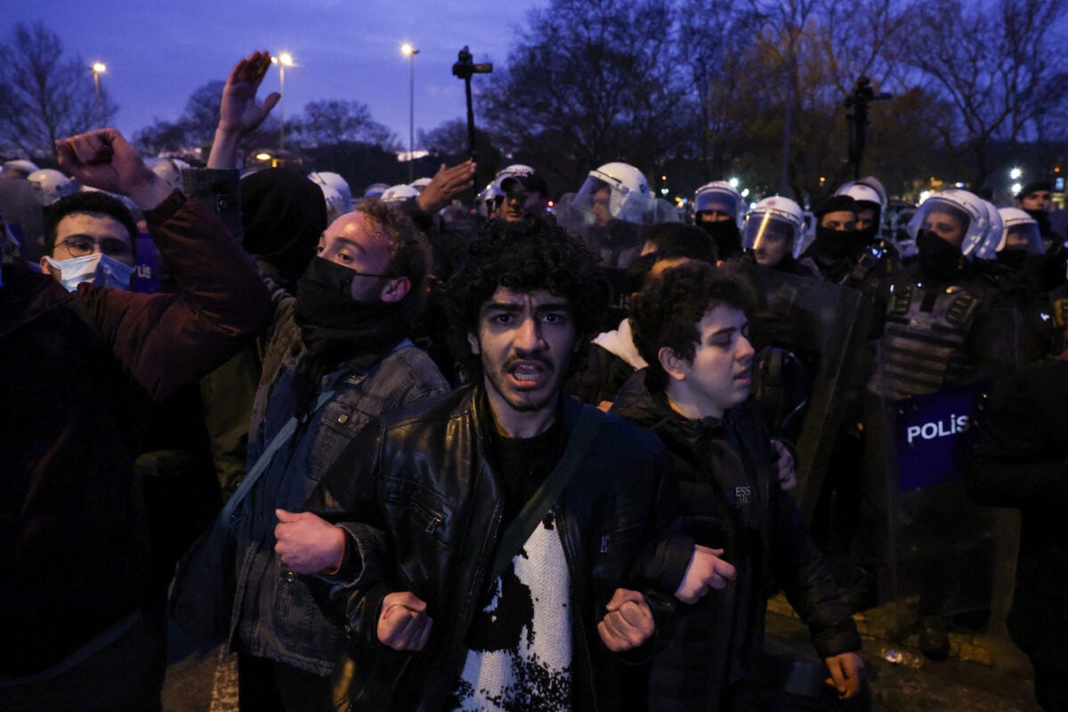 Εκρέμ Ιμάμογλου: Live από Άγκυρα και Κωνσταντινούπολη - Χιλιάδες διαδηλωτές για δεύτερη ημέρα στους δρόμους