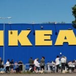 IKEA: Ρώσοι κατάσκοποι κατηγορούνται για εμπρηστική επίθεση – Αιτία τα χρώματα της εταιρείας – Είναι ίδια με την ουκρανική σημαία