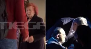 Στράτος Διονυσίου: Η σπάνια δημόσια εμφάνιση της συζύγου του, Γεωργία Διονυσίου - Ο Στέλιος και ο Άγγελος γονατίζουν μπροστά της συγκινημένοι [βίντεο]