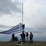 Ξάνθη: Εθελοντές τοποθέτησαν καινούργια Ελληνική σημαία στο Αυγό [εικόνες]