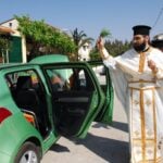 Σήμερα οι παπάδες αγιάζουν τα αυτοκίνητα - Δείτε γιατί