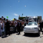 To Popemobile του Φραγκίσκου θα μετατραπεί σε κλινική για παιδιά