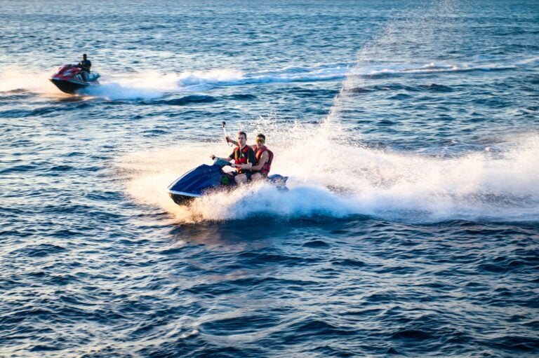 Τέλος σε θαλάσσια σπορ και jet ski σε παραλίες της Αττικής [λίστα]