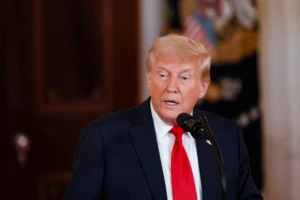 Τραμπ: Η Ρωσία θα πρέπει να εγκαταλείψει όλη την Ουκρανία